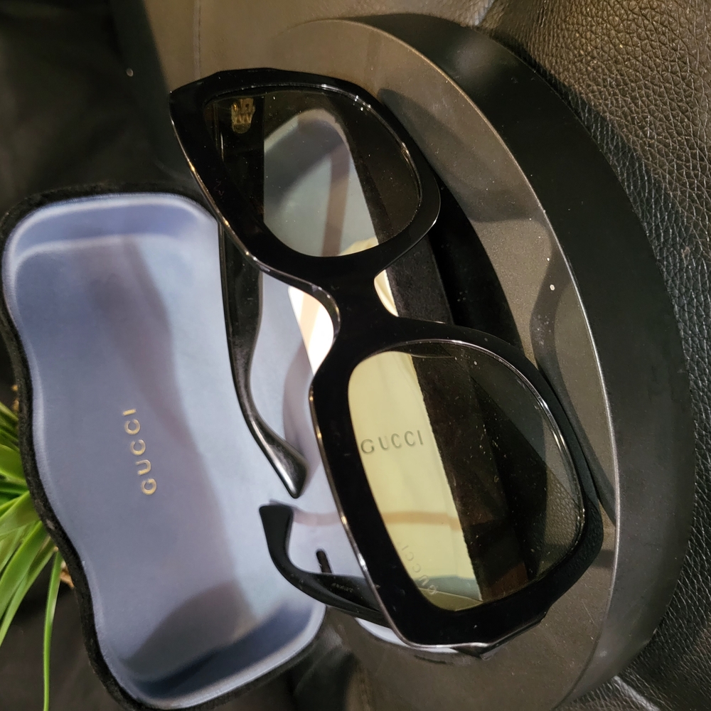 Gucci Glossy Black Eyewear